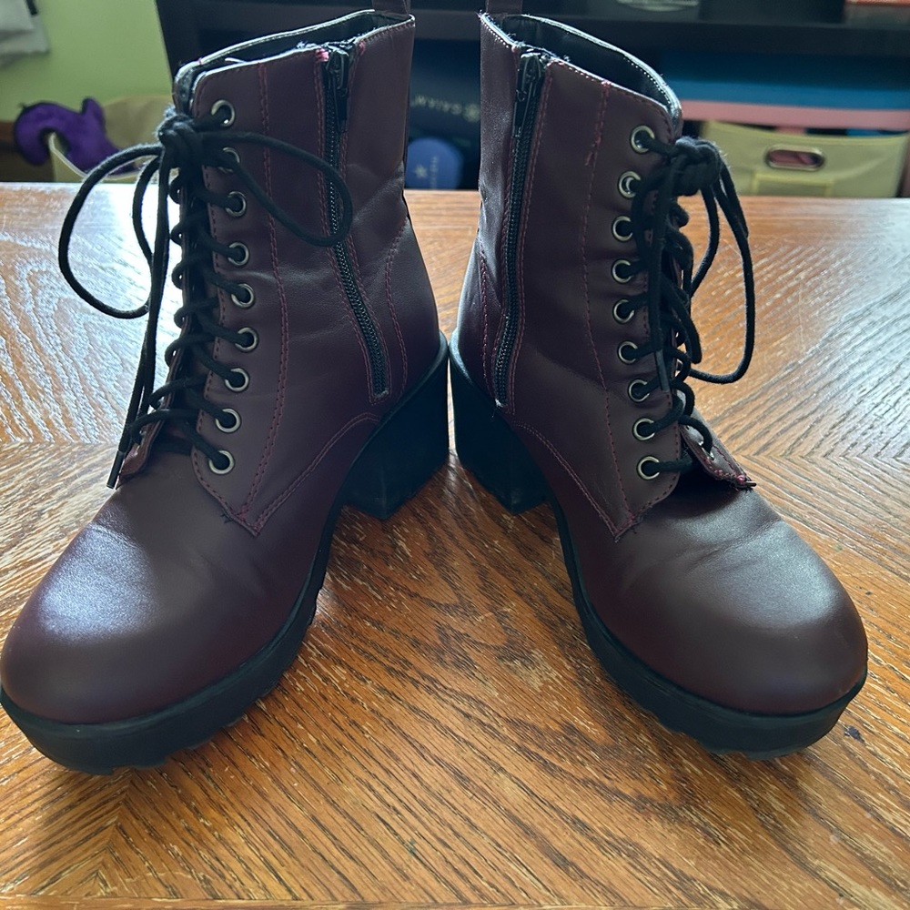 🌈Burgundy Heeled Boots🌈